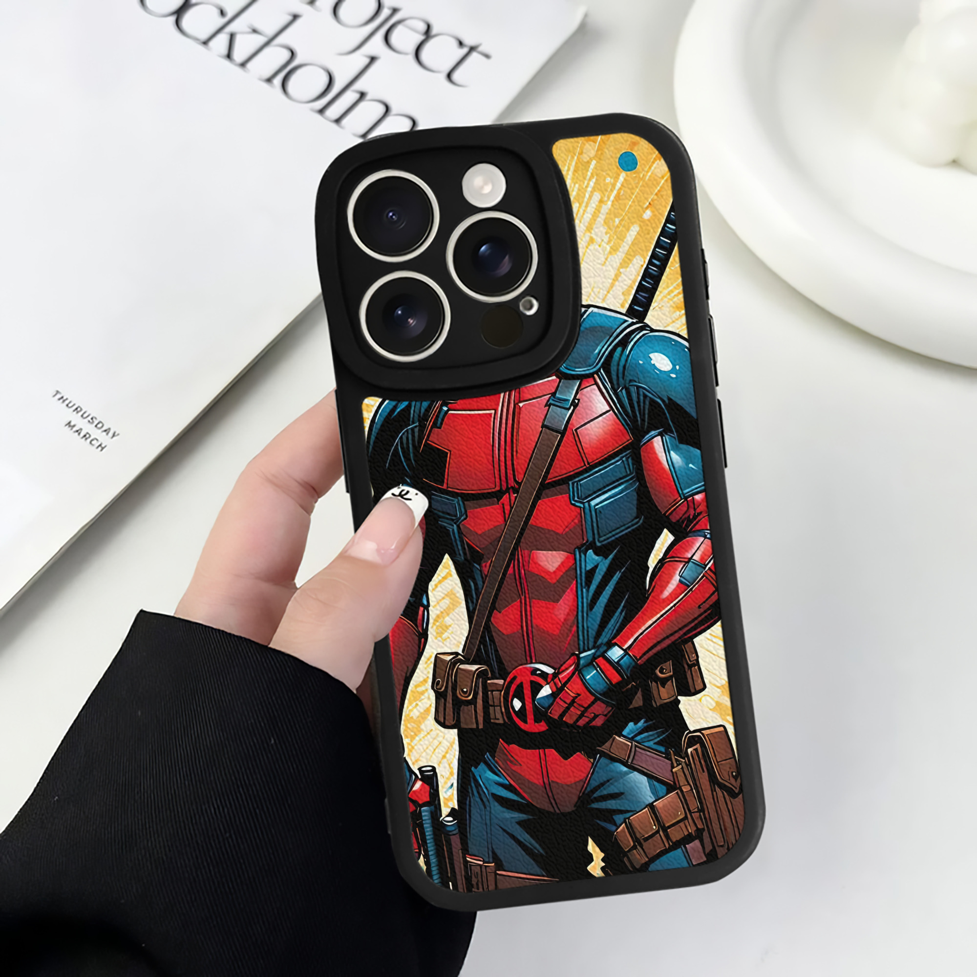 （画像用） Deadpool デッドプール 【iPhone 16シリーズ対応】シリコンスマホケース（レザー調） 材質：シリコン